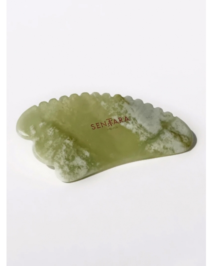 Gua Sha Corne à dents en Jade Vert - outil de massage - Sentara Holistic