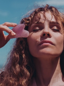 Gua Sha Coeur à dents en Quartz Rose - Sentara Holistic